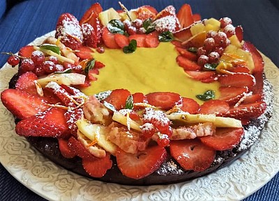 Chocolate tart with lemon cream and fresh fruit
