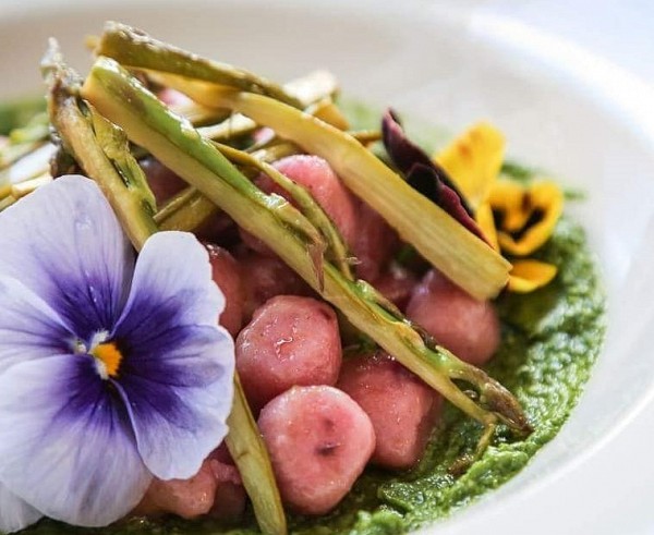 Foto - Gnocchetti rosa, pesto, asparagi e zucchine