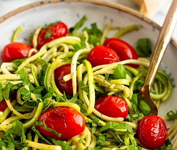 Immagine video Zucchini noodles (zoodles) recipe - Vege - Table By Sabrina Peroni