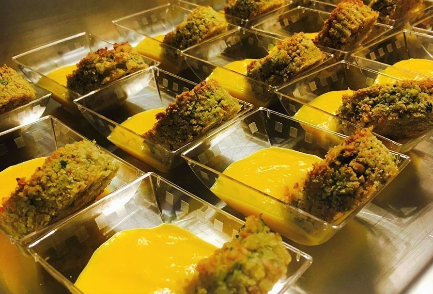 Foto Falafel with yellow pepper sauce